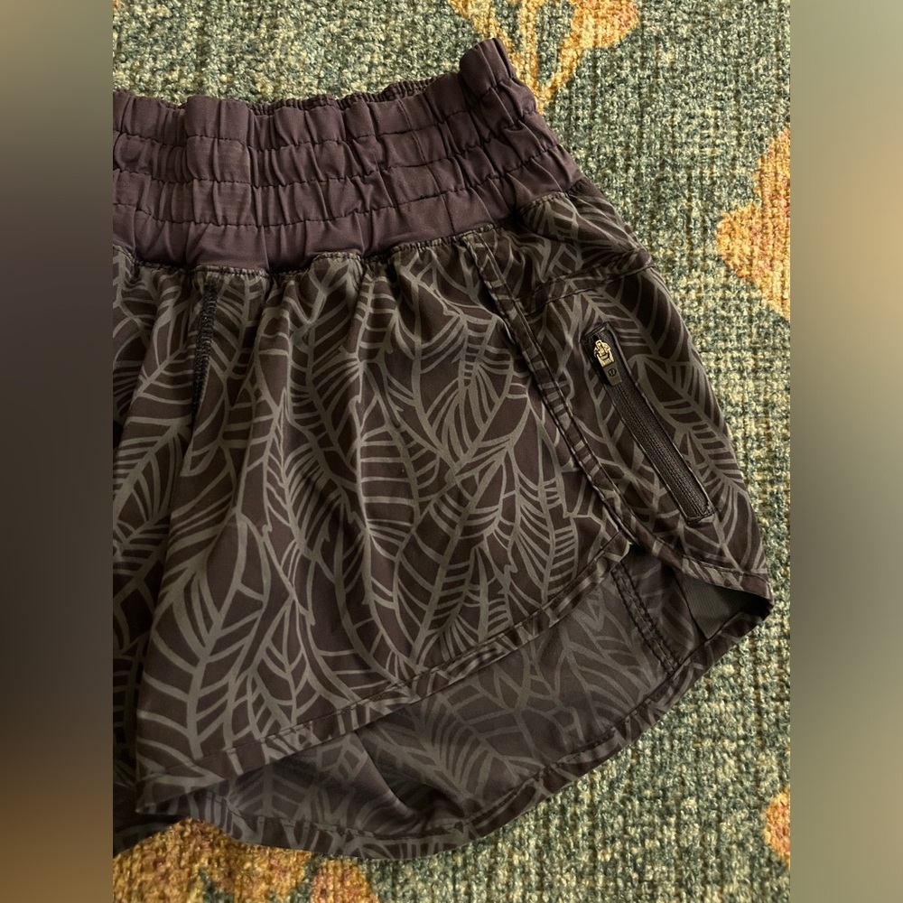 Lululemon Tracker Short II Pretty Palm Cadet Greyvy / Cadet Blue - Picture 3 of 7